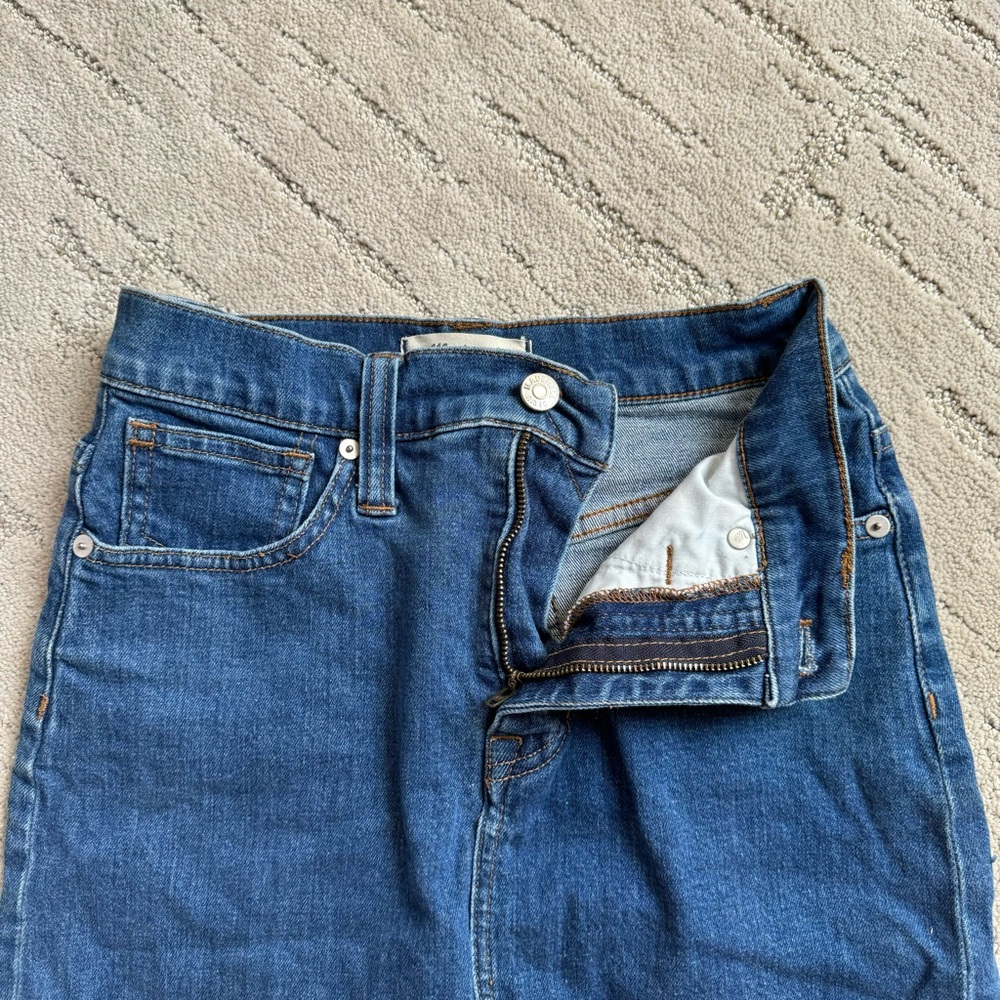 ✨ Madewell Stretch Denim Straight Mini Skirt: Step-Hem Edition - Picture 6 of 12